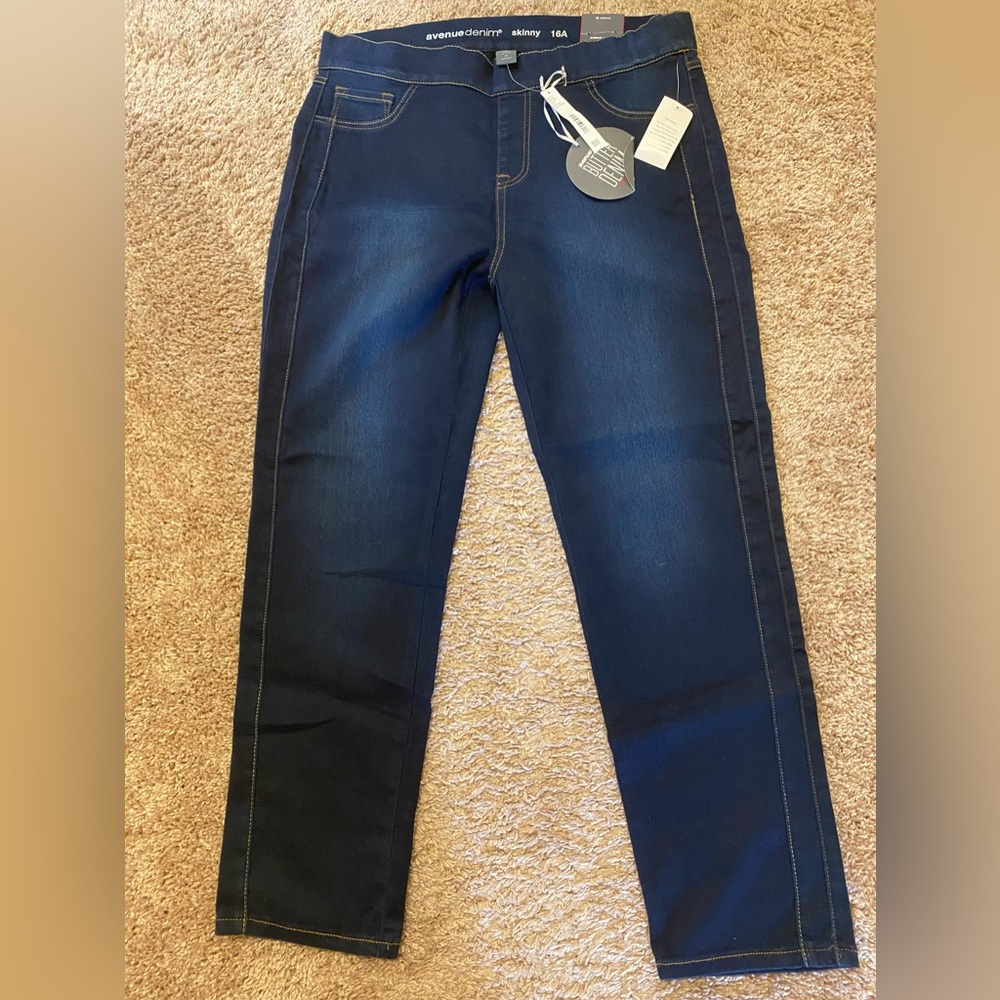 AVENUE DENIM JEGGINGS ***NWT***